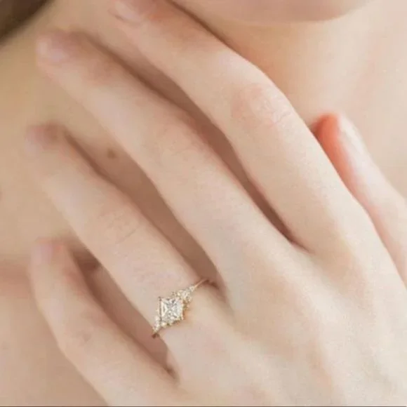 NEW 18K YELLOW GOLD DIAMOND PRINCESS RING, CUTE RING, SHINY RING. - Picture 4 of 6